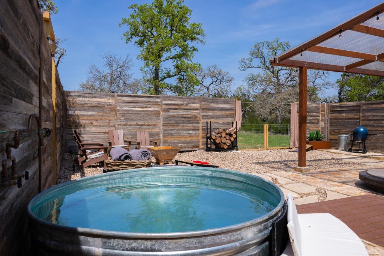 הוילה Romantic Tiny Luxury Retreat W Heated Pool, Sauna N Outdoor Shower In Wimberley 10 Acres מראה חיצוני תמונה