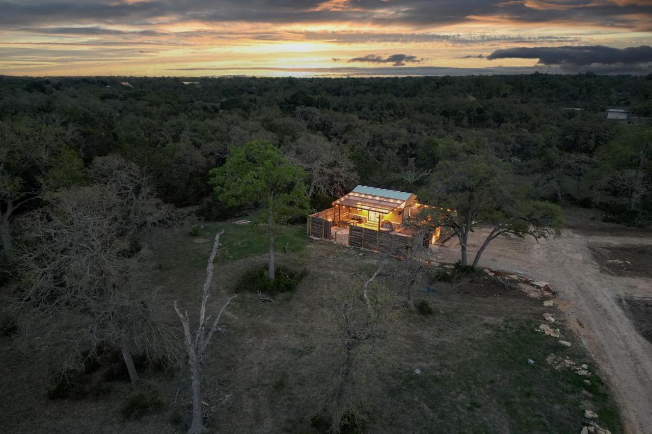 הוילה Romantic Tiny Luxury Retreat W Heated Pool, Sauna N Outdoor Shower In Wimberley 10 Acres מראה חיצוני תמונה