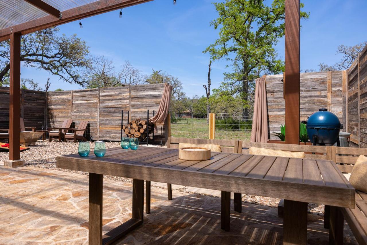 הוילה Romantic Tiny Luxury Retreat W Heated Pool, Sauna N Outdoor Shower In Wimberley 10 Acres מראה חיצוני תמונה